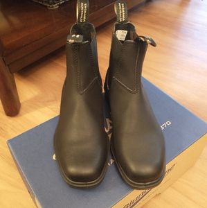 NWT Blundstone Boots